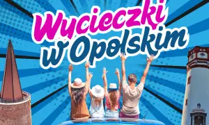 Odkryj magiczne miejsca opolskie! Rodzina na dachu auta pozdrawia z podróży po regionie, obok wieża i latarnia morska.