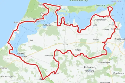 Mapa z zaznaczonymi trasami rowerowymi w Niemczech, wiodącymi przez malownicze tereny nadbałtyckie, w tym Park Narodowy Vorpommersche Boddenlandschaft.